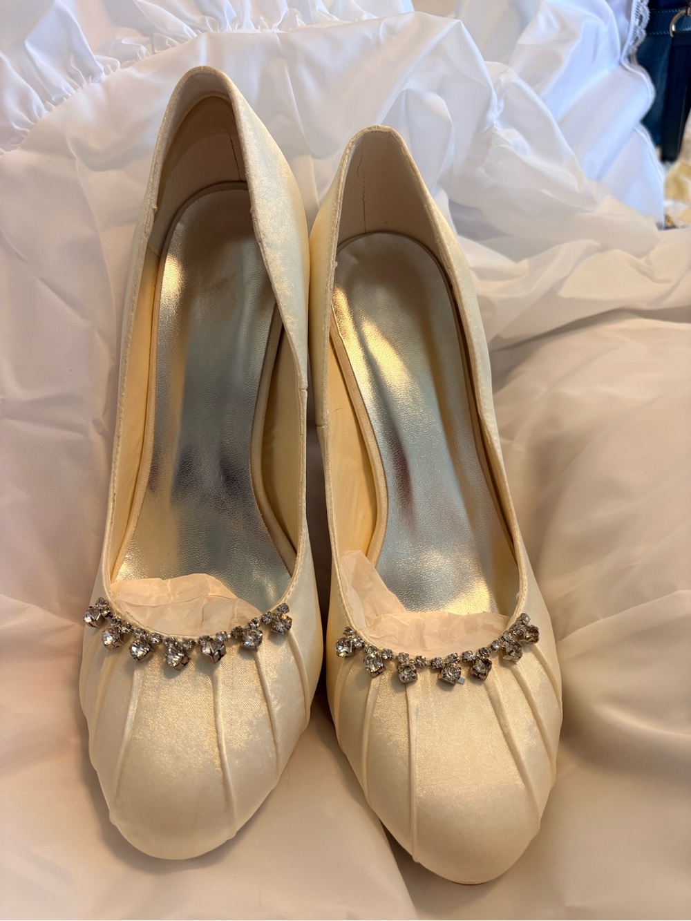 Elegant Ivory Satin Bridal Pumps with Crystal Accent